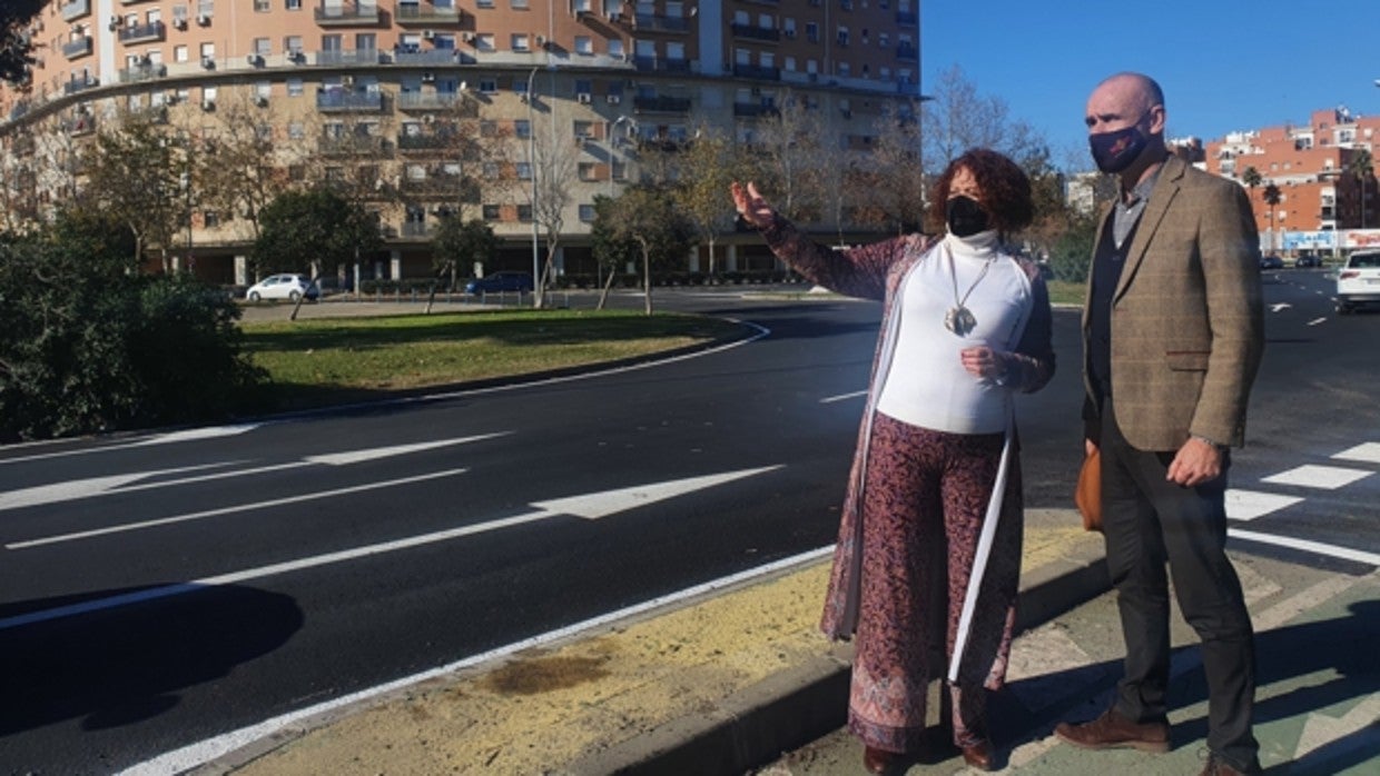 Antonio Muñoz y Adela Castaño durante una visita a la zona