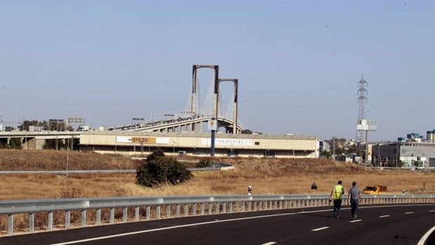 El desvío del puente del Centenario de Sevilla, abierto parcialmente desde esta madrugada