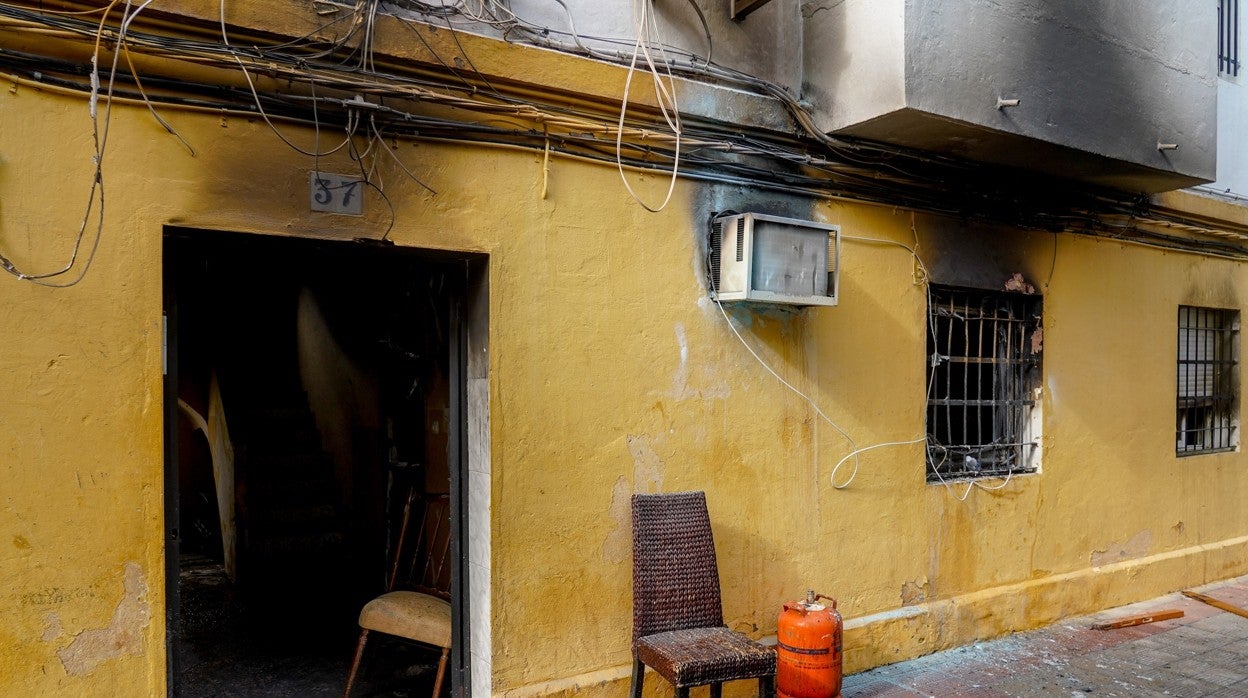 Vivienda afectada por un incendio reciente en el barrio de San Jerónimo