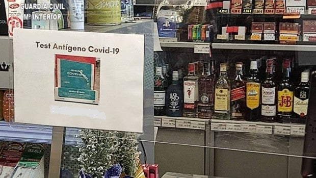 La Guardia Civil incauta test de antígenos en establecimientos no autorizados en Sevilla
