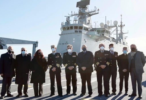 Personas que han asistido al acto celebrado en el buque Juan Carlos I