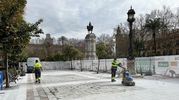 Obras en el pavimento de la Plaza Nueva para evitar los resbalones