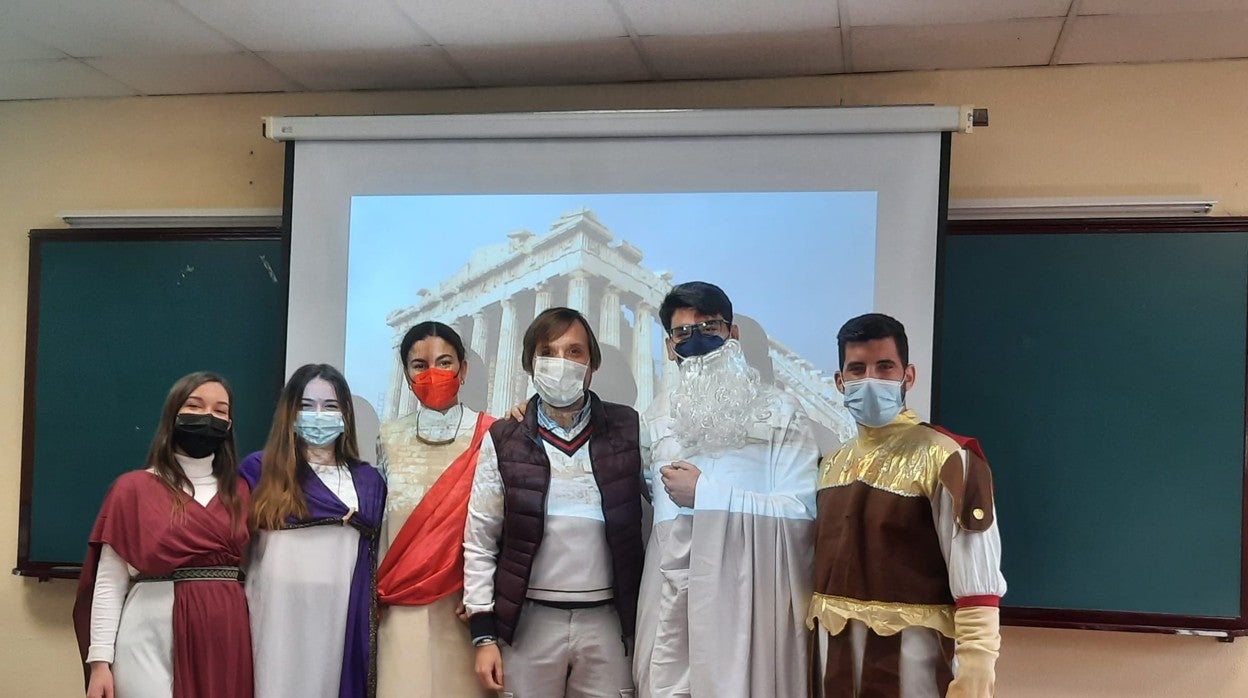 El profesor Pablo Álvarez con sus alumnos