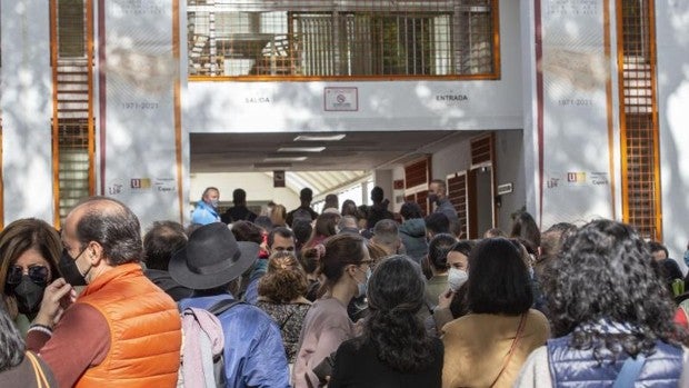 Comienzan los exámenes del MIR para cerca de mil médicos en Sevilla