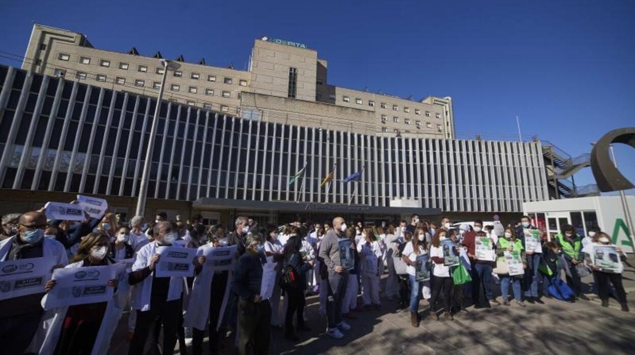 Concentración el miércoles en protesta por la gresión en el hospital de Valme