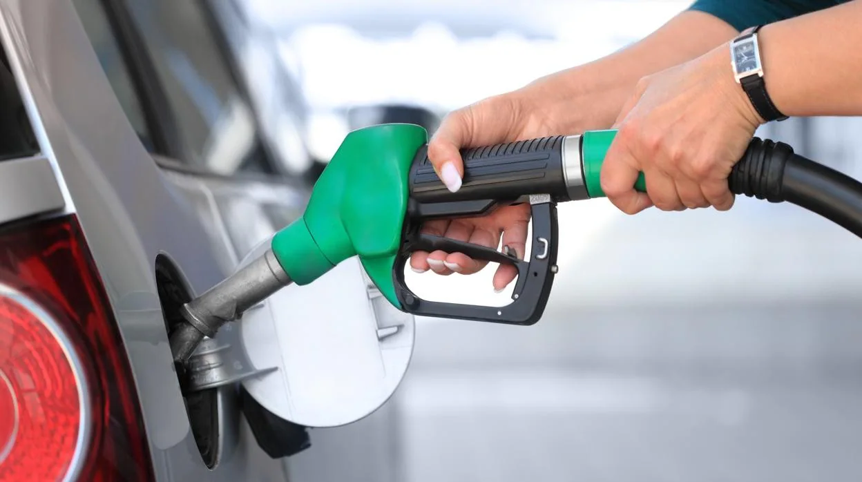 El depósito de diésel se llena hoy un 27 por ciento más caro que en febrero de 2021