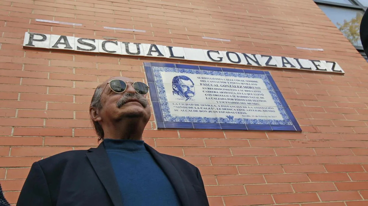 Asociaciones sevillanas dicen adiós a Pascual González agradeciendo su constante solidaridad