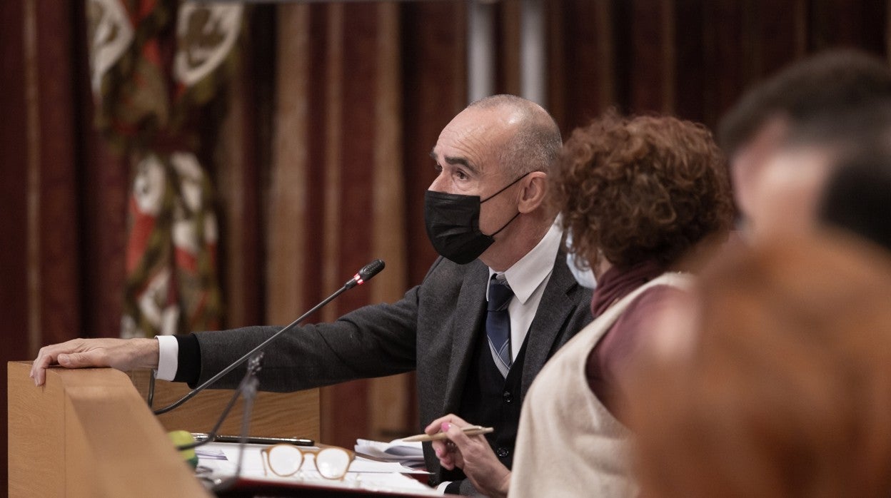 Antonio Muñoz se dirige a la oposición en el último pleno del Ayuntamiento