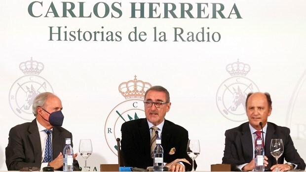 Carlos Herrera, en el aula cultural de Pineda: «Pedro Sánchez es un aventurero sin escrúpulos»