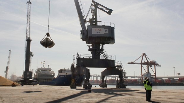 El Puerto de Sevilla cierra 2021 con un importante crecimiento de tráfico de mercancías