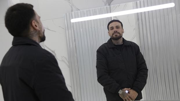 El barbero de Las Tres Mil: «Vamos a ser pioneros en España en hacer franquicias por blockchain»