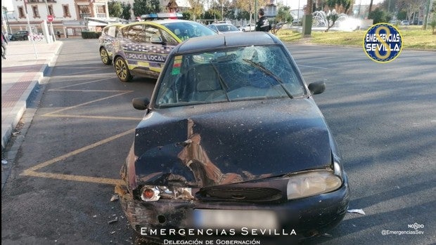 Un conductor, hospitalizado con lesiones graves tras colisionar con dos furgonetas en la Gran Plaza