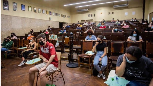 La Universidad de Sevilla adelantará los exámenes de septiembre a julio para el curso 2022/2023