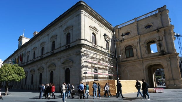 Comienza la restauración de las fachadas neoclásicas y neorrenancentistas del Ayuntamiento de Sevilla