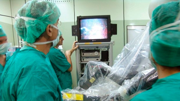 Se disparan en Sevilla las operaciones realizadas con la ayuda de un robot, especialmente en urología y ginecología