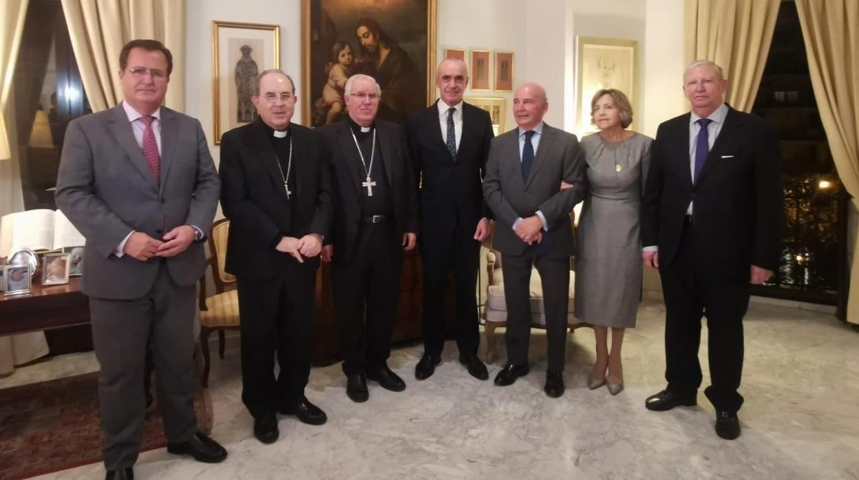 Foto de familia de la visita de autoridades que se ha celebrado este jueves por la noche