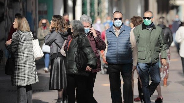 Sevilla afronta el final del puente de Andalucía con una importante caída de las hospitalizaciones por Covid