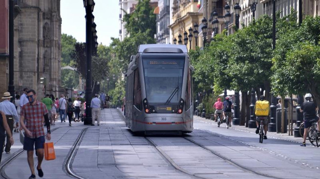 El Metrocentro por la Avenida de la Constitución