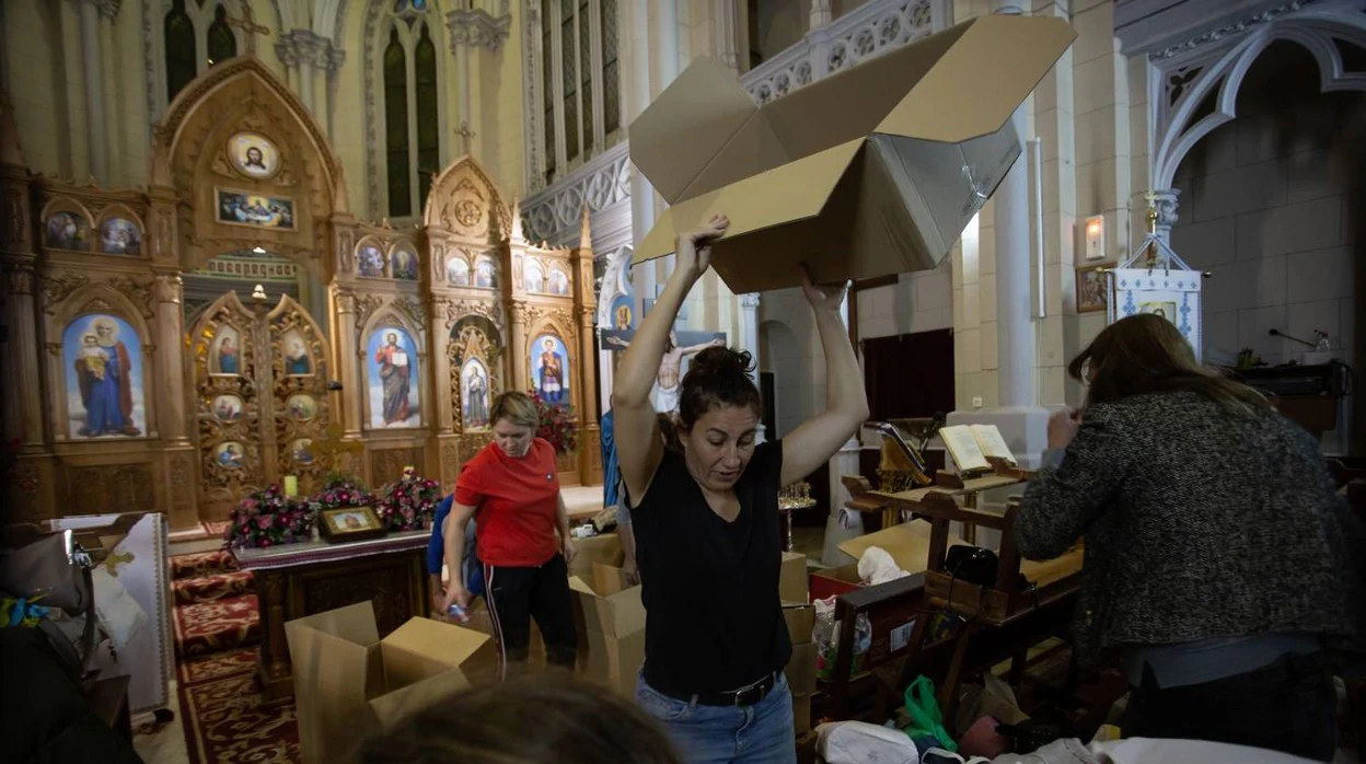 Voluntarios en la iglesia ucraniana de la calle Santa Clara