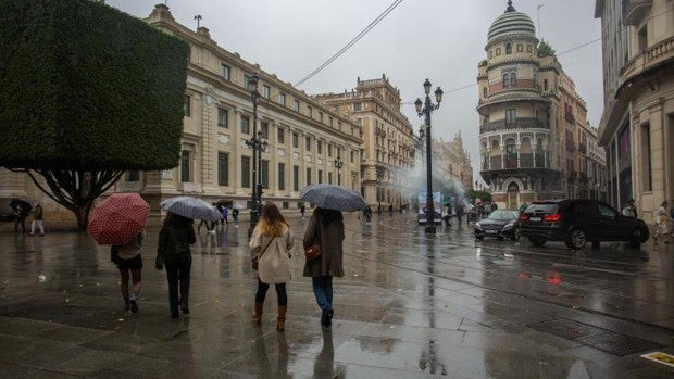 Tiempo en Sevilla: lluvia y tormentas marcarán el inicio de este martes