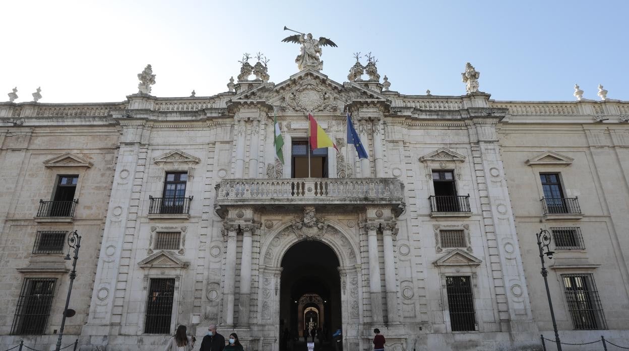 Fachada del rectorado de la Universidad de Sevilla