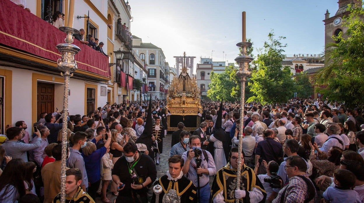 Salida de la Soledad de San Lorenzo este Sábado Santo