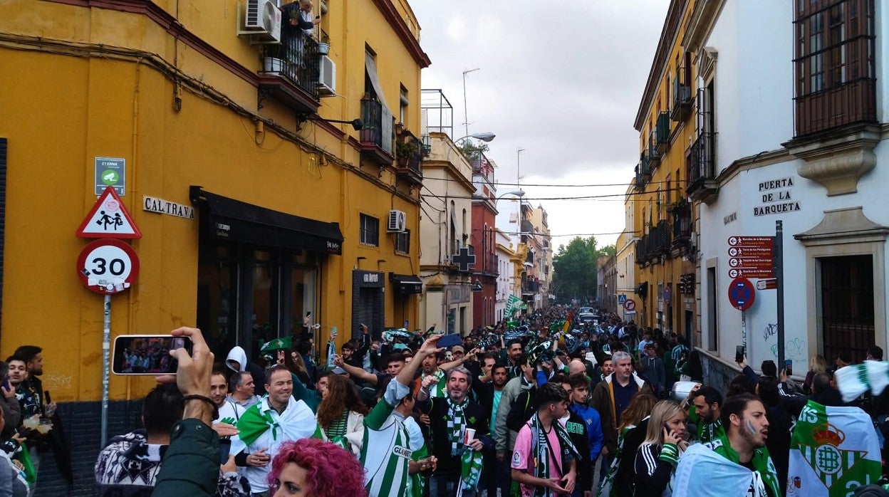 Ambiente en la Barqueta antes del partido