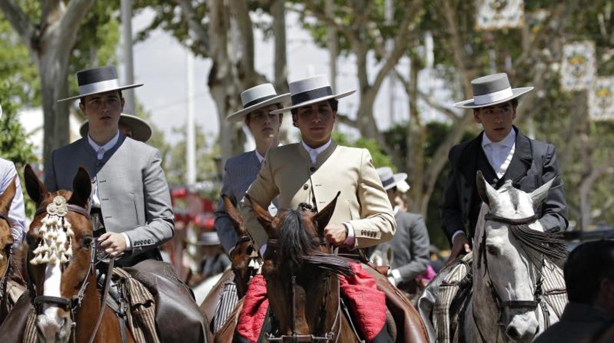 Caballistas en el paseo del martes a primera hora de la tarde, antes de la lluvia