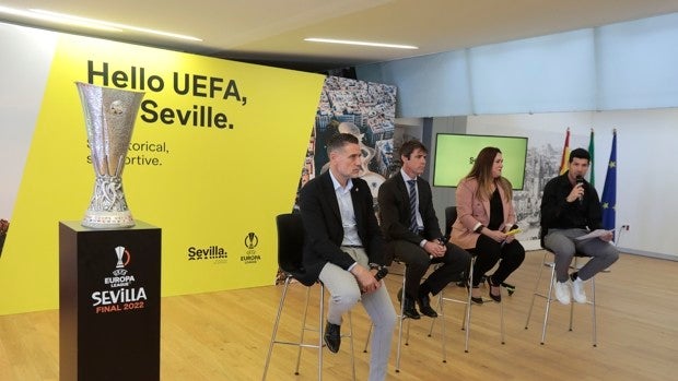 La Universidad de Sevilla aplaza un acto en la Alameda para evitar a los hinchas de la Europa League