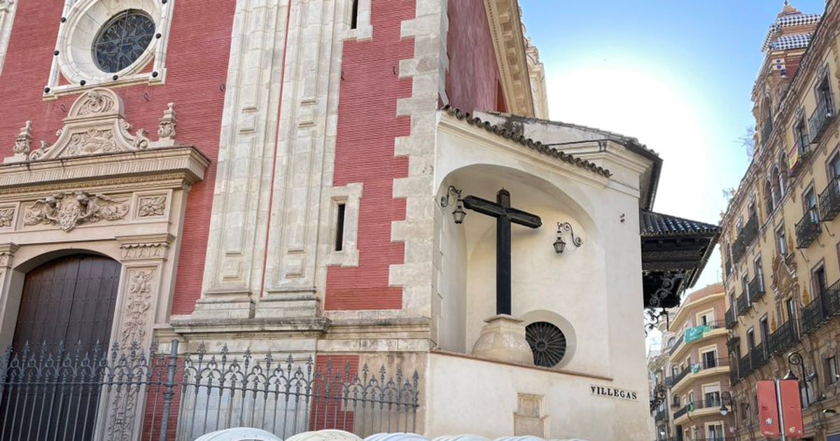 Urinarios junto a la iglesia del Salvador