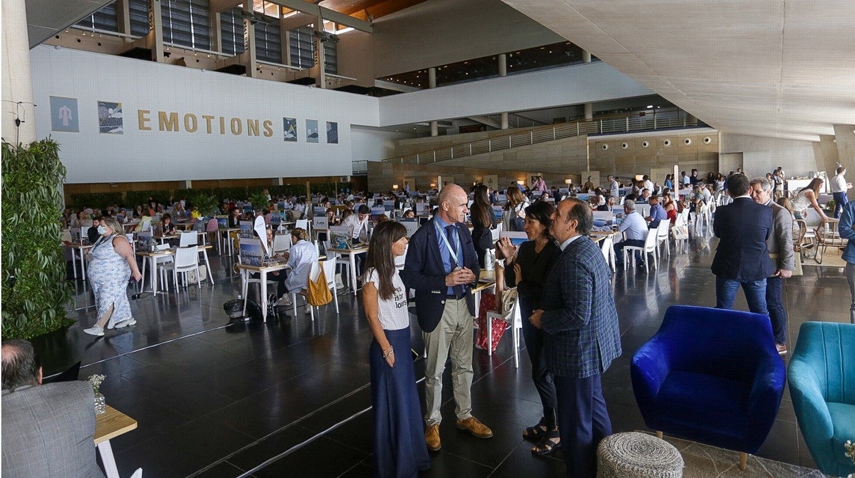 El alcalde, Antonio Muñoz, visita la feria Emotions