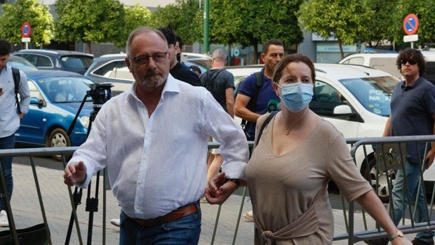 La madre de Marta al 'Cuco': «No eres capaz de mirarme a la cara, ¿verdad, cobarde?»