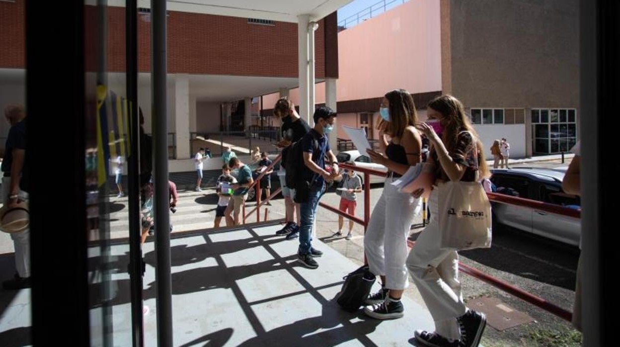 Estudiantes en la Escuela de Ingeniería