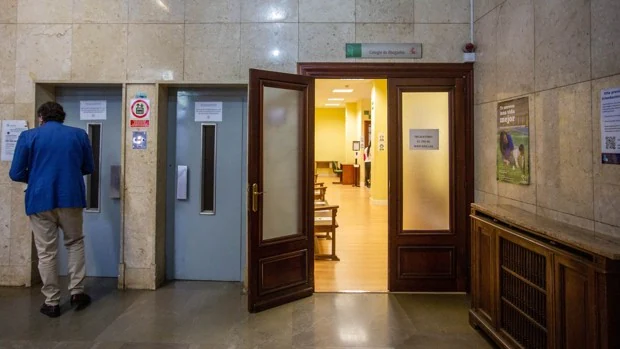 El Colegio de Abogados de Sevilla adelanta el pago del turno de oficio por los retrasos de la Junta