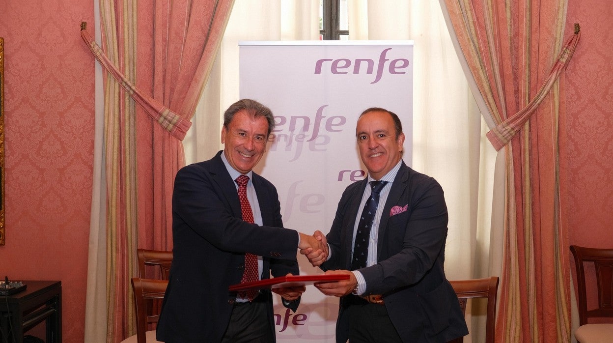 Firma del acuerdo etnre el Ayuntamiento y Renfe