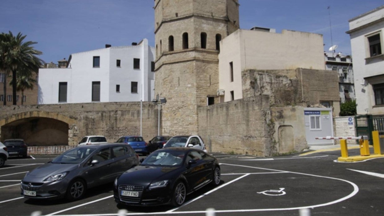 El parking de la Torre de la Plata incumple la ley al dañar el patrimonio