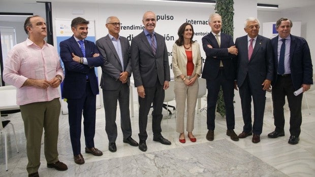 El alcalde respalda la nueva ventanilla única empresarial 'Emprésate 360' de la Cámara de Comercio de Sevilla