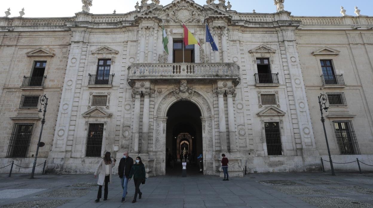 Fachada del rectorado de la Universidad de Sevilla