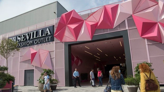Los centros comerciales de Sevilla se reinventan tras una inversión de 40 millones