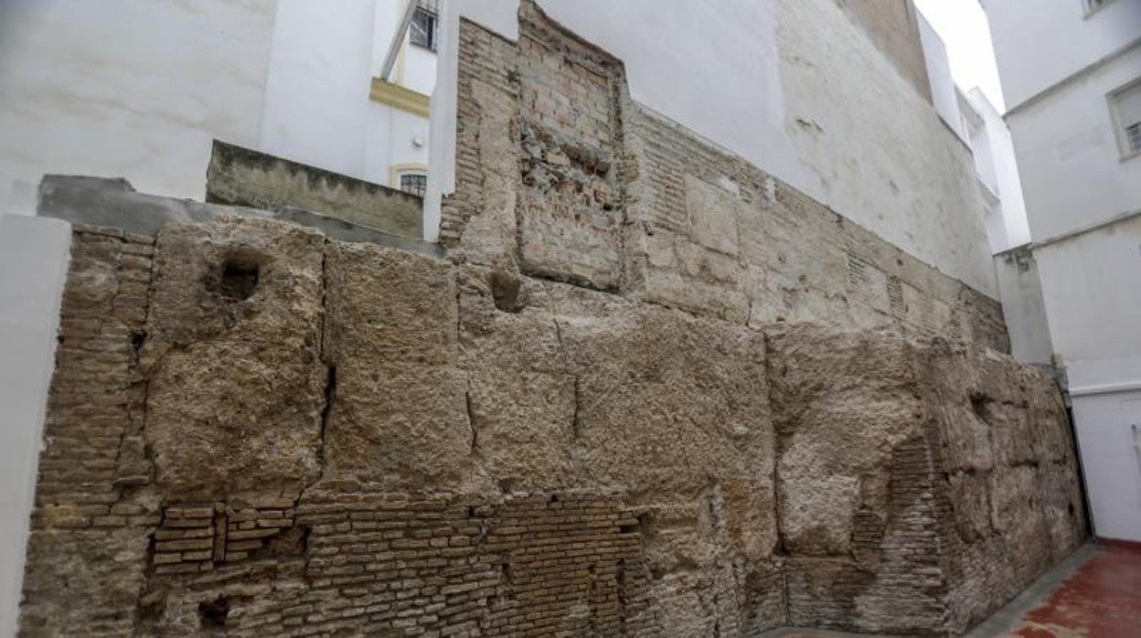 El lienzo de muralla descubierto en la calle Castelar