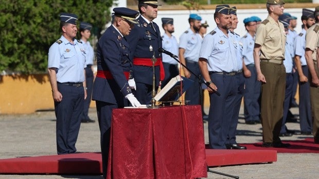 Un antiguo instructor de vuelo del Rey al frente de la dirección de enseñanza de Tablada