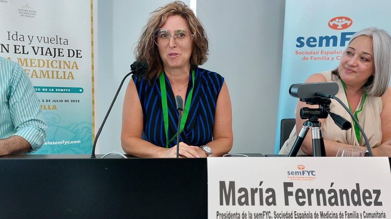 La presidenta de la Sociedad Española de Medicina Familiar y Comunitaria, en su rueda de prensa en Sevilla