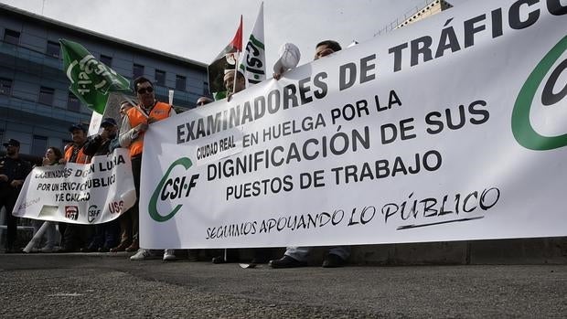 Movilización el pasado día 21 de octubre de los examinadores de tráfico frente a la sede central de la DGT, en Madrid