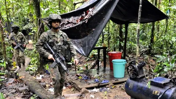 Soldados colombianos, en una zona controlada por las FARC para producir cocaína (foto de archivo de 2010)