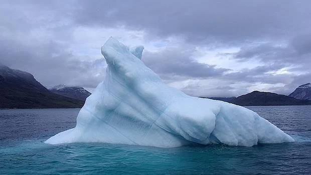 Iceberg en el fiordo de Nuuk