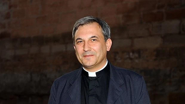 Comienza el juicio contra el sacerdote español y dos periodistas en el Vaticano