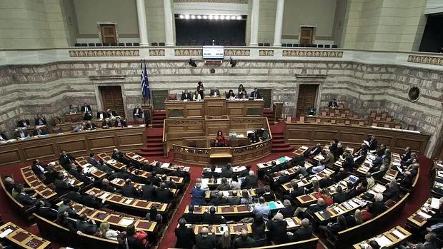 Sesión del parlamento sobre una reforma a la ley electoral en Atenas (Grecia)