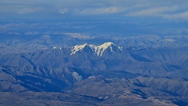 . Por culpa del cambio climático, cada vez son menos las montañas nevadas en el Tíbet