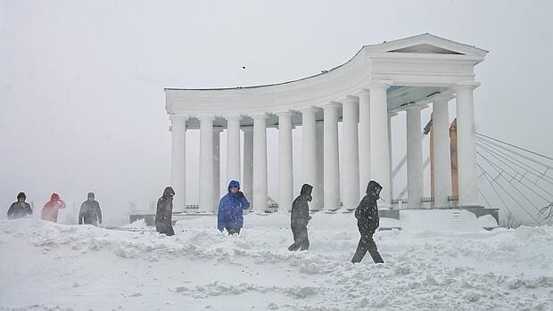 Las calles de Odesa (Ucrania) amanecieron ayer cubiertas de nieve