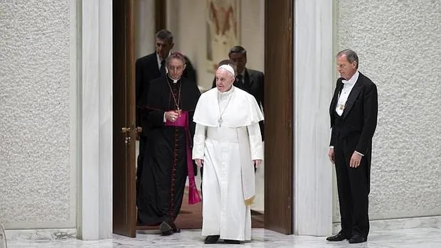 El Papa Francisco recibe en audiencia a los trabajadores de los templos religiosos en el Vaticano